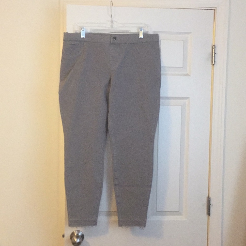 Zeza B Capri Leggings